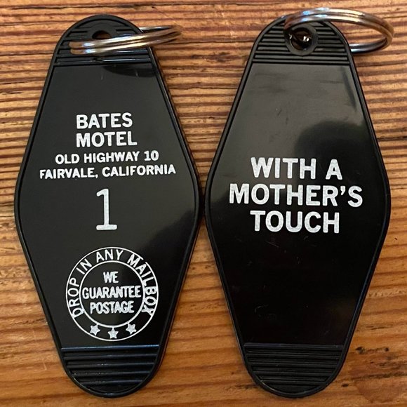 Psycho BATES motel room 1 keychain, key fob horror Movie Prop (white lettering) - Picture 3 of 3